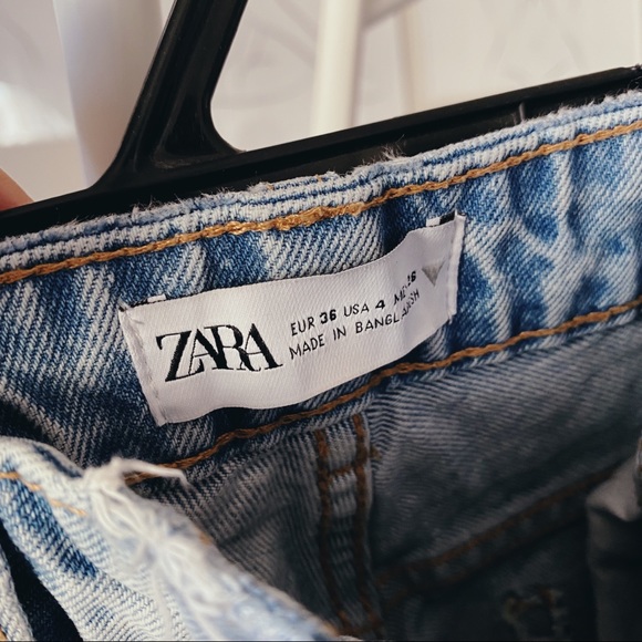 ZARA Distressed Lightwash High Waisted Mom Jeans - Picture 3 of 5